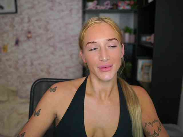 NicoletteShea01 webcam