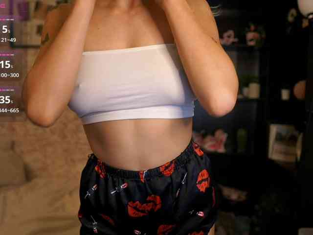 NicoletteShea01 webcam