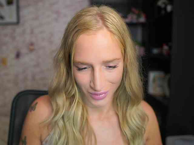 NicoletteShea01 webcam