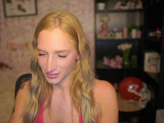 NicoletteShea01 webcam