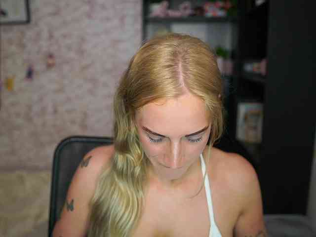 NicoletteShea01 webcam