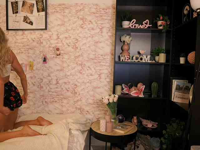 NicoletteShea01 webcam
