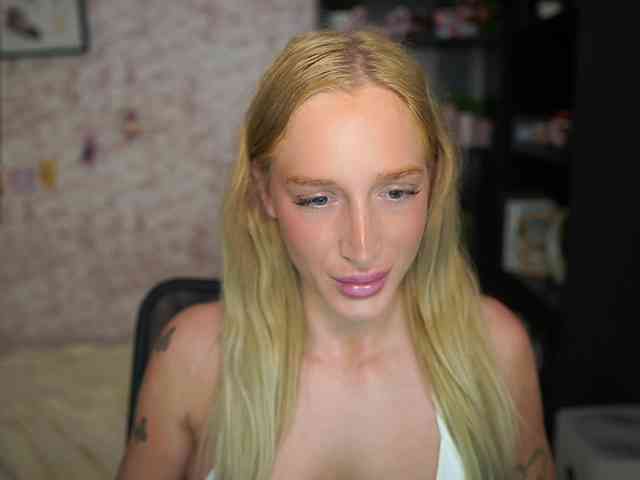 NicoletteShea01 webcam