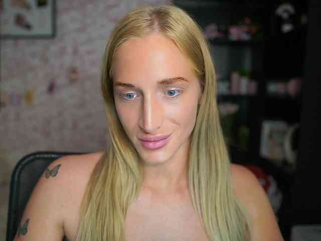 NicoletteShea01 webcam