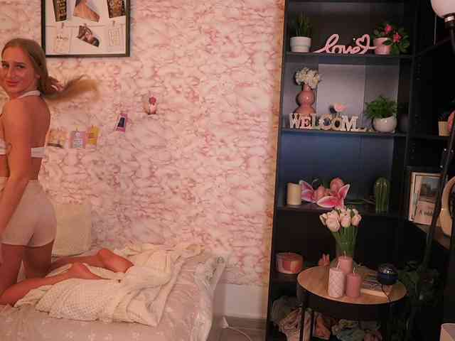 NicoletteShea01 webcam