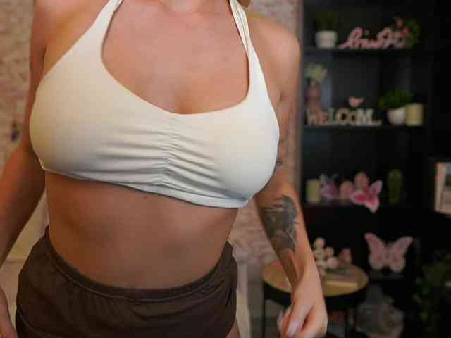 NicoletteShea01 webcam