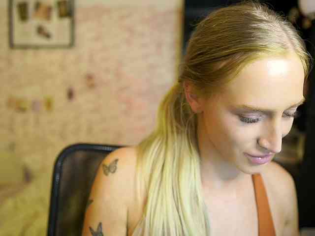 NicoletteShea01 webcam