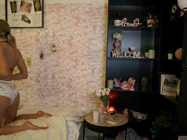 NicoletteShea01 webcam
