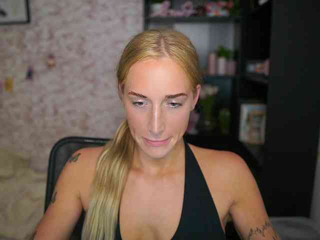 NicoletteShea01 webcam