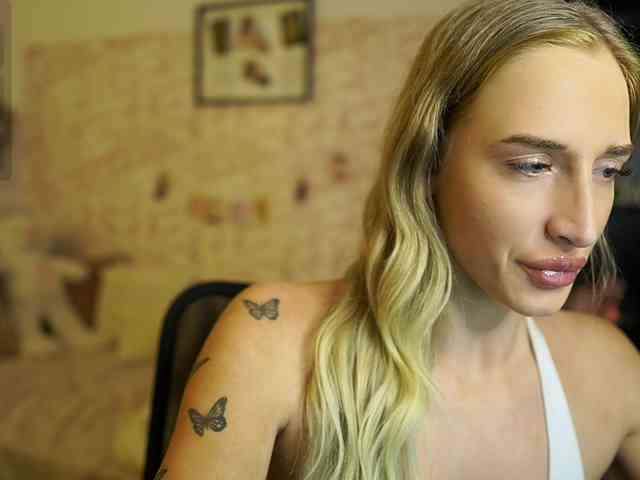 NicoletteShea01 webcam