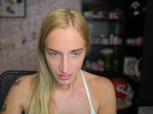 NicoletteShea01 webcam