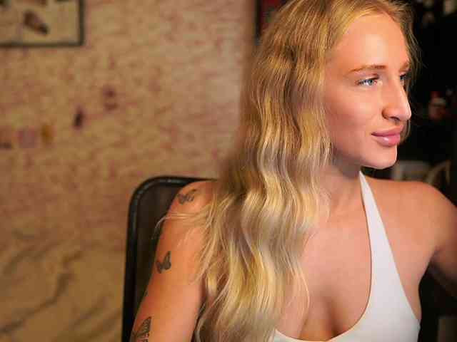 NicoletteShea01 webcam