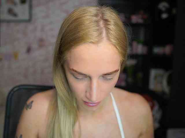 NicoletteShea01 webcam