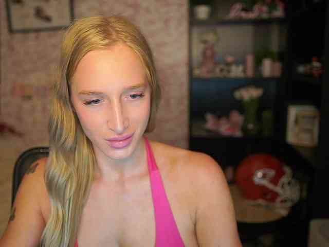 NicoletteShea01 webcam