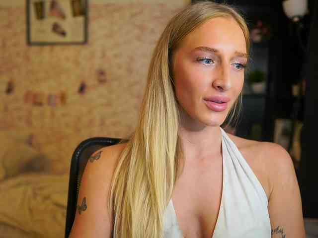 NicoletteShea01 webcam