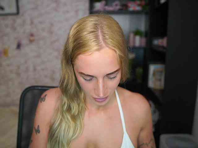 NicoletteShea01 webcam
