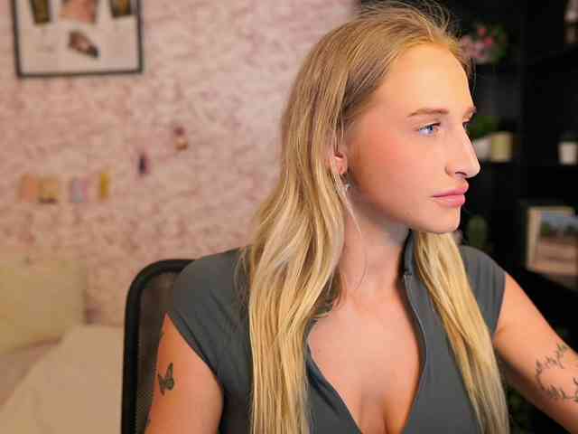 NicoletteShea01 webcam