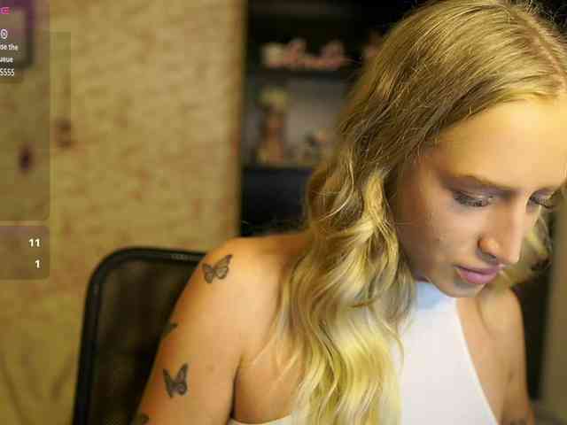 NicoletteShea01 webcam