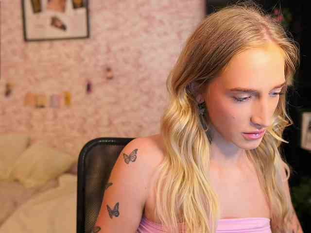 NicoletteShea01 webcam