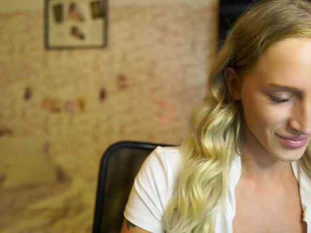 NicoletteShea01 webcam