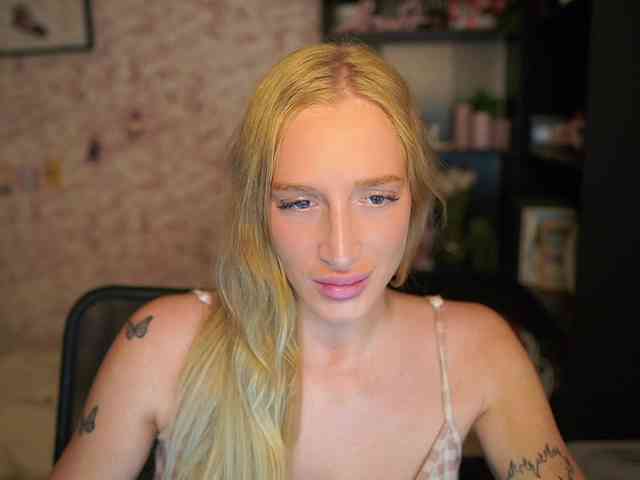 NicoletteShea01 webcam