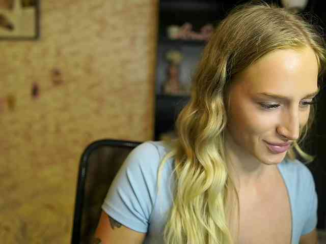 NicoletteShea01 webcam