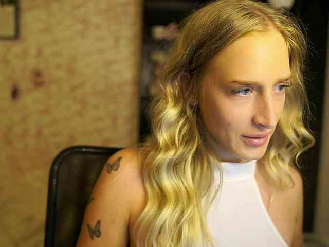 NicoletteShea01 webcam