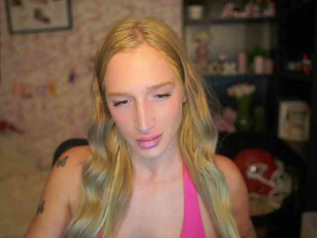 NicoletteShea01 webcam