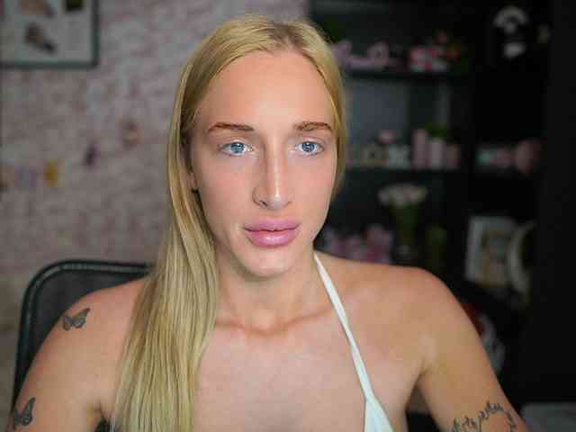 NicoletteShea01 webcam