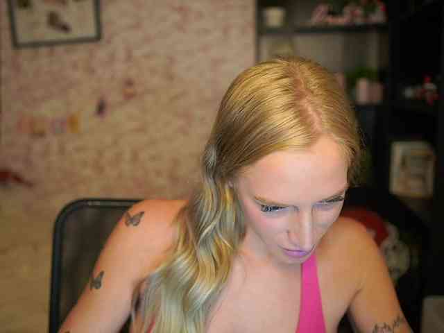 NicoletteShea01 webcam