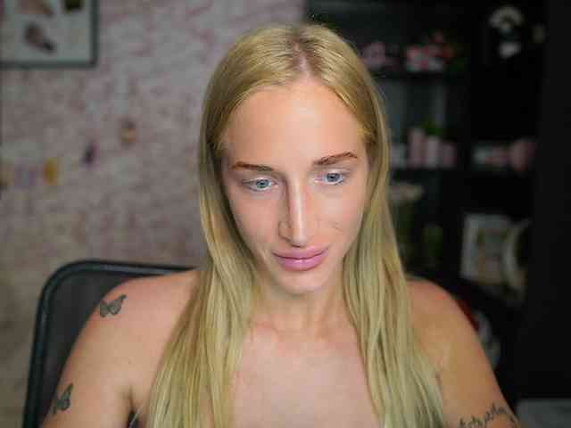 NicoletteShea01 webcam