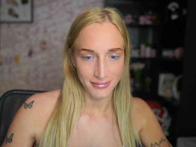 NicoletteShea01 webcam