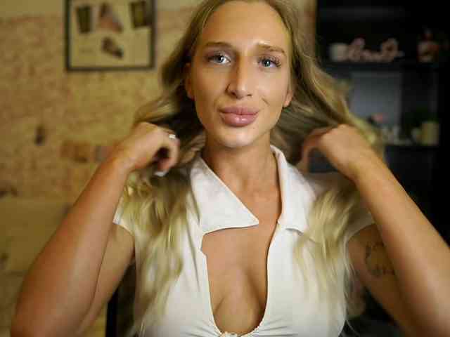 NicoletteShea01 webcam