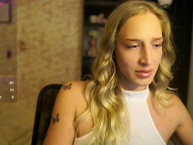 NicoletteShea01 webcam