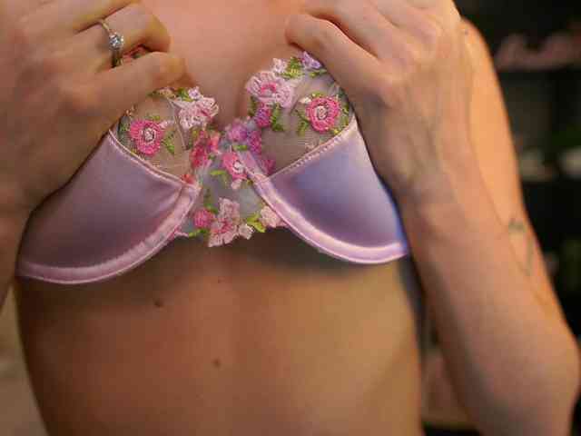 NicoletteShea01 webcam