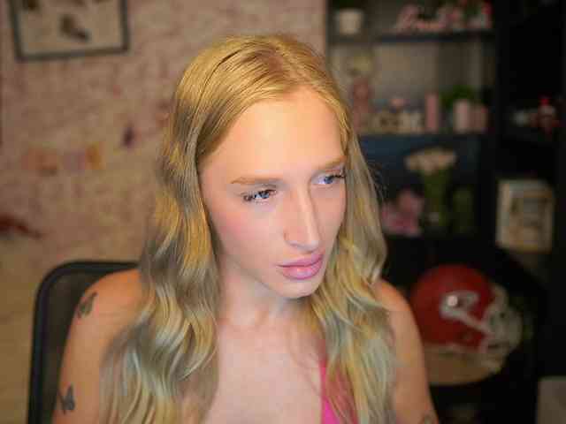 NicoletteShea01 webcam