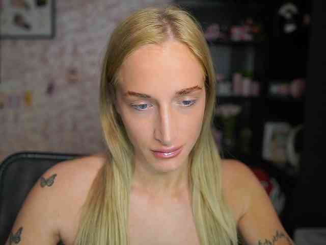 NicoletteShea01 webcam