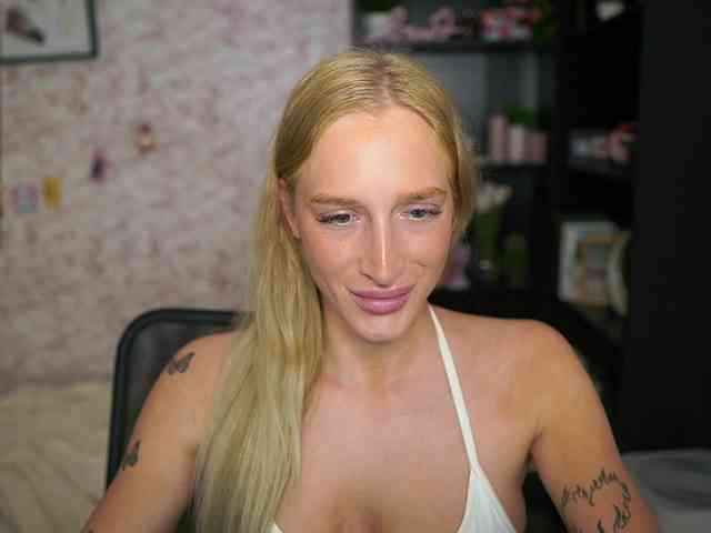 NicoletteShea01 webcam