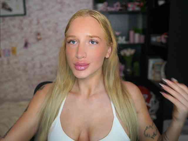 NicoletteShea01 webcam