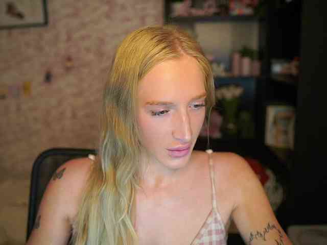 NicoletteShea01 webcam