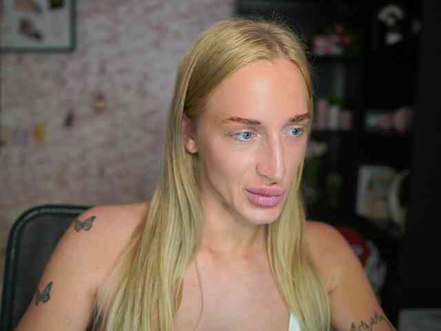 NicoletteShea01 webcam