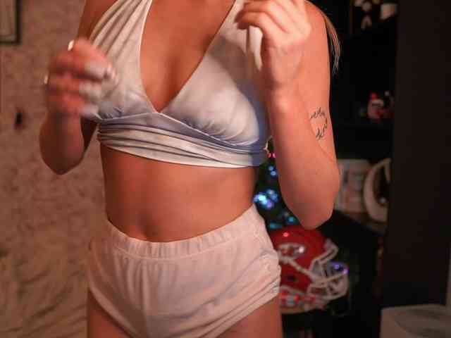 NicoletteShea01 NicoletteShea01