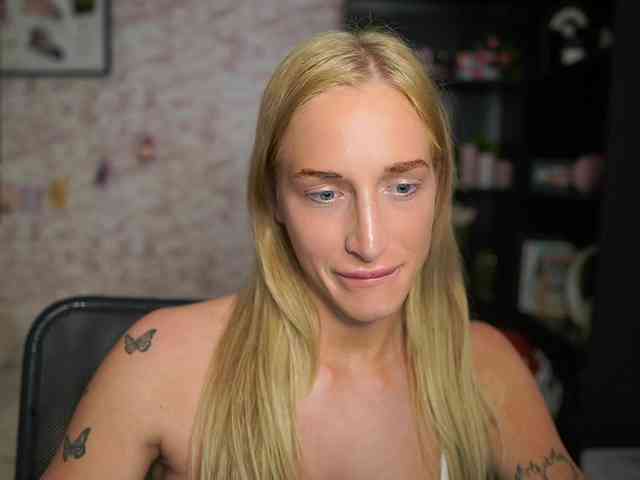 NicoletteShea01 webcam