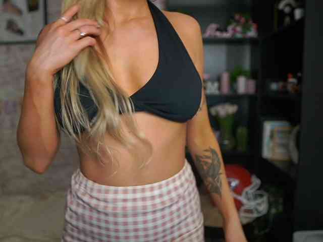 NicoletteShea01 webcam