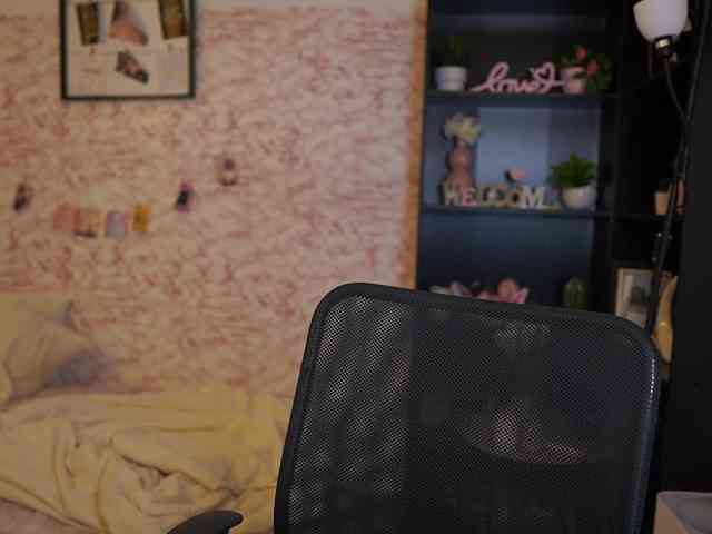 NicoletteShea01 webcam