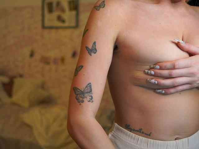 NicoletteShea01 webcam