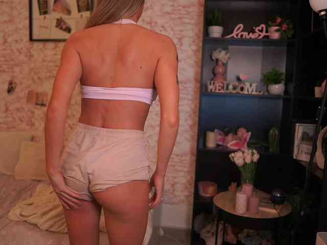 NicoletteShea01 webcam