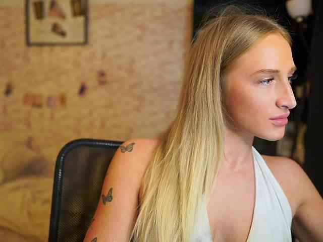 NicoletteShea01 webcam