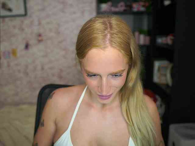 NicoletteShea01 webcam