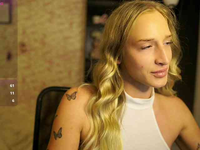 NicoletteShea01 webcam